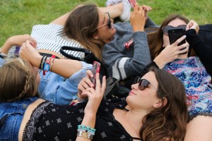 Исследование: пользователи осознали опасность смартфонозависимости