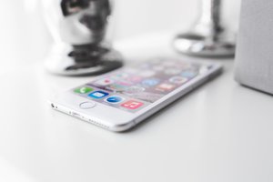 Найден способ красть данные с iPhone "по воздуху"