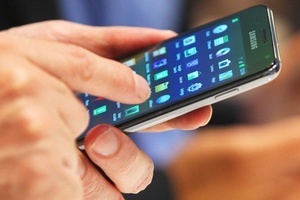 Компании блокируют WhatsApp и Pokemon GO из-за риска утечки данных